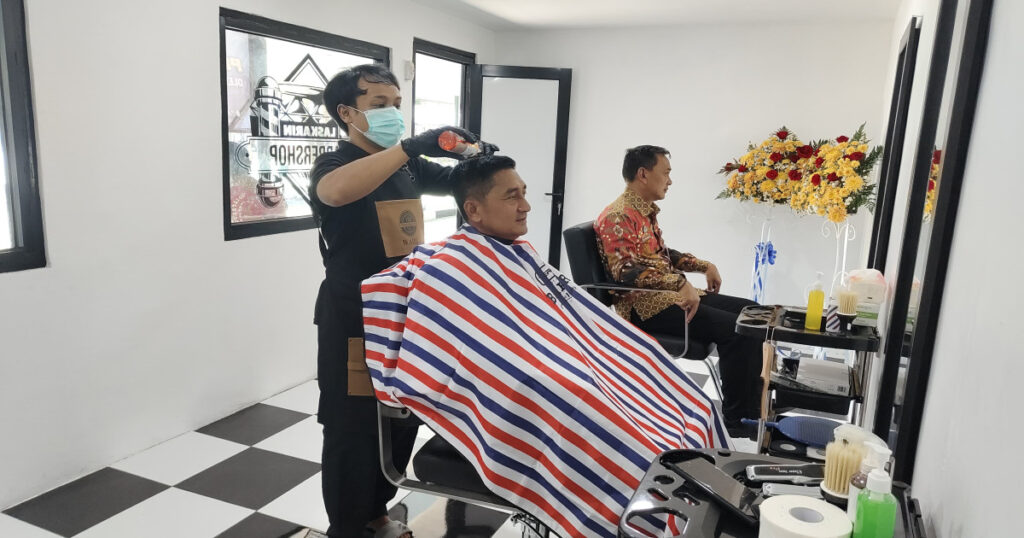 Barbershop Laskarin Resmi Dibuka, Kalapas Karang Intan Cukur Perdana