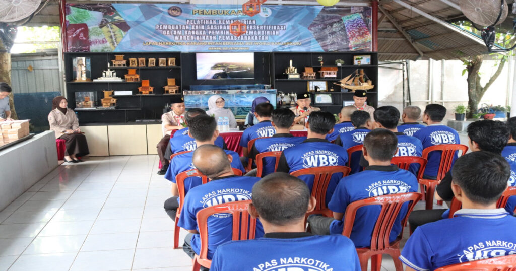 Ciptakan Peluang Baru, Lapas Karang Intan Buka Pelatihan Dan Bekali WBP Keterampilan Sasirangan Bersertifikat
