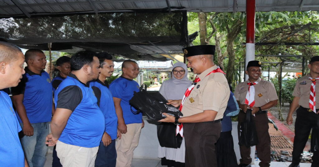 Sinergi Pembinaan, Bee World Serahkan Bahan Pelatihan untuk Optimalkan Karya WBP Lapas Karang Intan