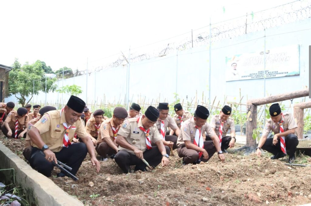 Perluas Lahan Produktif, Lapas Narkotika Karang Intan Tanam Bibit Melon Golden di WAE 2