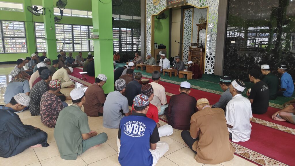 Tingkatkan Keimanan dan Ketaqwaan, WBP Lapas Narkotika Karang Intan Rutin Laksanakan Yasinan dan Maulid Habsyi