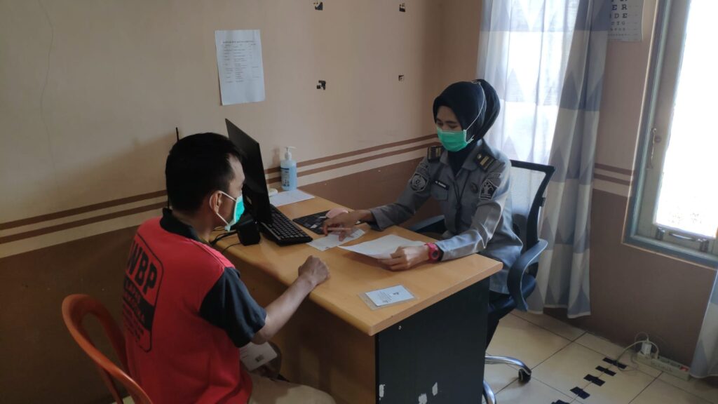 Berikan Pelayanan Kesehatan Berkala, Klinik Pratama Lapas Narkotika Karang Intan Layani WBP Rawat Jalan