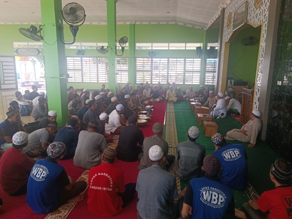 Warga Binaan Lapas Narkotika Karang Intan Khusyuk Laksanakan Yasinan dan Maulid Habsyi Rutin