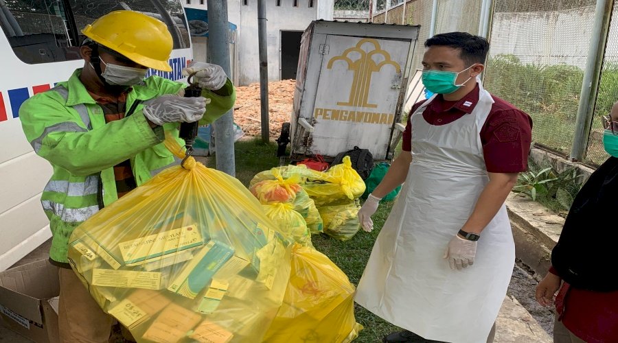 Pastikan Pengelolaan Limbah Medis Sesuai Prosedur, Klinik Pratama Lapas Narkotika Karang Intan Lakukan Pembuangan Melalui Pihak Ketiga