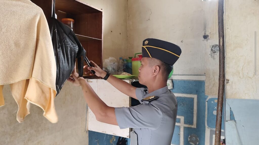 Lapas Narkotika Karang Intan Gelar Rapat Tindak Lanjut Arahan Dirjenpas Dan Laksanakan Penggeledahan Rutin Blok Hunian